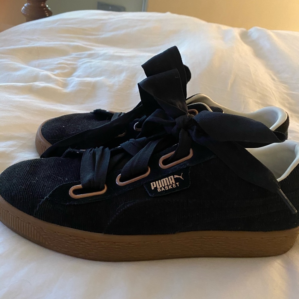 Puma black sneaker size 8.5 like new